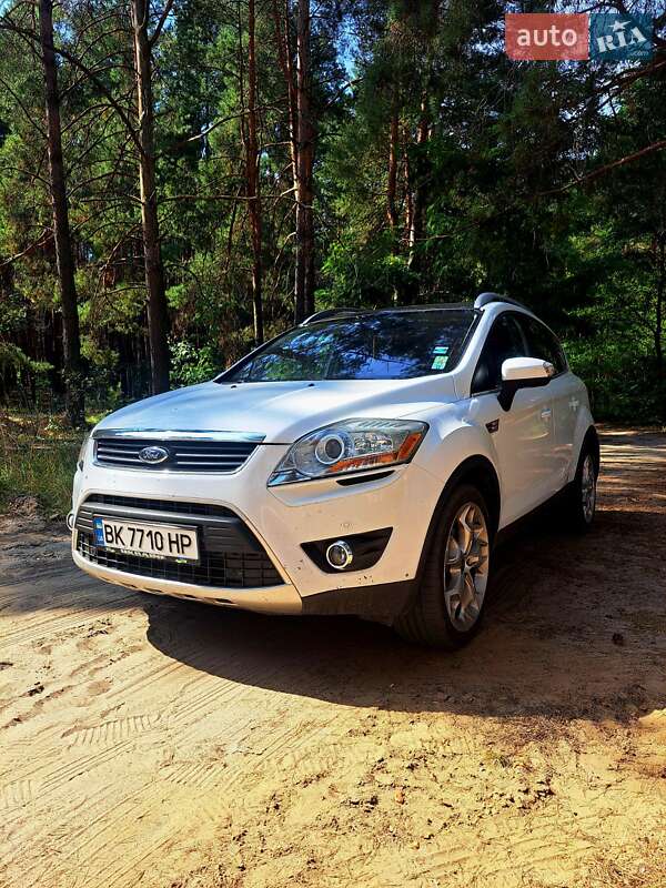 Внедорожник / Кроссовер Ford Kuga 2011 в Вараше