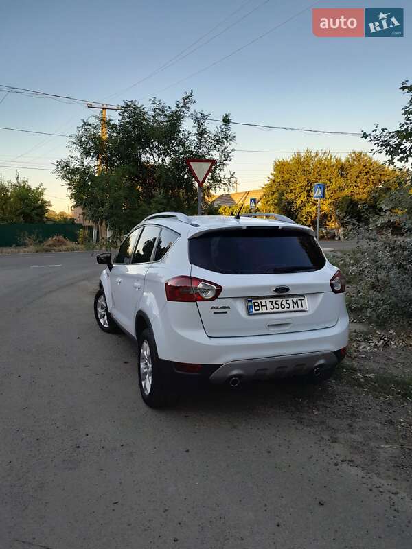 Внедорожник / Кроссовер Ford Kuga 2012 в 