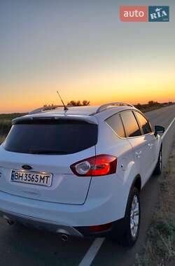 Внедорожник / Кроссовер Ford Kuga 2012 в 