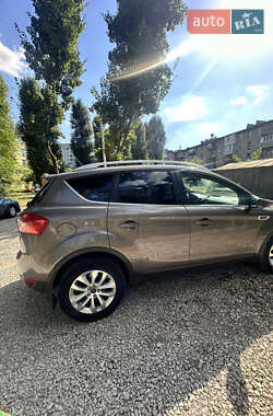 Внедорожник / Кроссовер Ford Kuga 2012 в 
