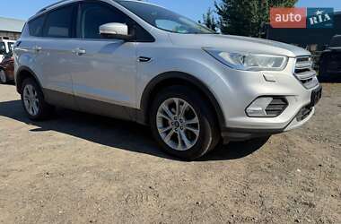Позашляховик / Кросовер Ford Kuga 2019 в Києві
