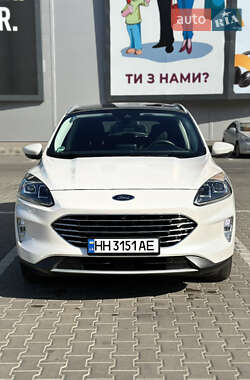 Внедорожник / Кроссовер Ford Kuga 2021 в 