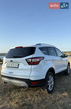 Внедорожник / Кроссовер Ford Kuga 2016 в 