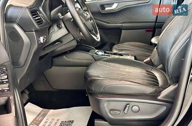 Внедорожник / Кроссовер Ford Kuga 2020 в 