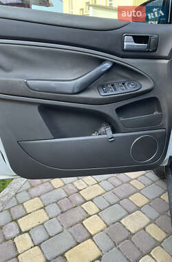Внедорожник / Кроссовер Ford Kuga 2010 в 