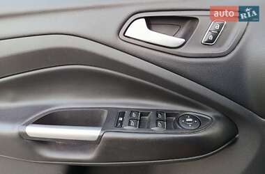 Внедорожник / Кроссовер Ford Kuga 2013 в 