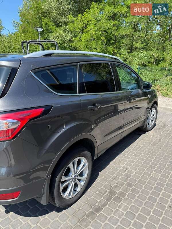 Позашляховик / Кросовер Ford Kuga 2019 в Дніпрі