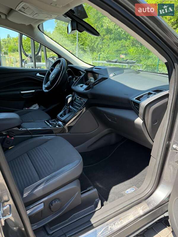 Позашляховик / Кросовер Ford Kuga 2019 в Дніпрі