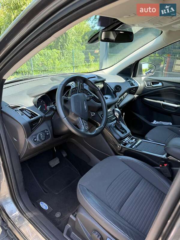 Позашляховик / Кросовер Ford Kuga 2019 в Дніпрі