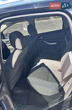 Внедорожник / Кроссовер Ford Kuga 2010 в 