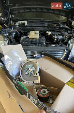 Внедорожник / Кроссовер Ford Kuga 2010 в 