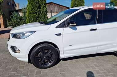 Внедорожник / Кроссовер Ford Kuga 2017 в 