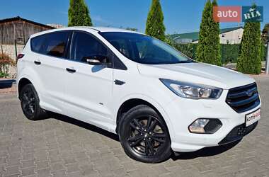 Внедорожник / Кроссовер Ford Kuga 2017 в 