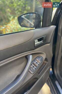 Позашляховик / Кросовер Ford Kuga 2010 в  фото 3 Позашляховик / Кросовер Ford Kuga 2010 в