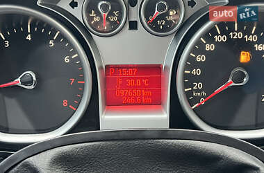 Внедорожник / Кроссовер Ford Kuga 2011 в 