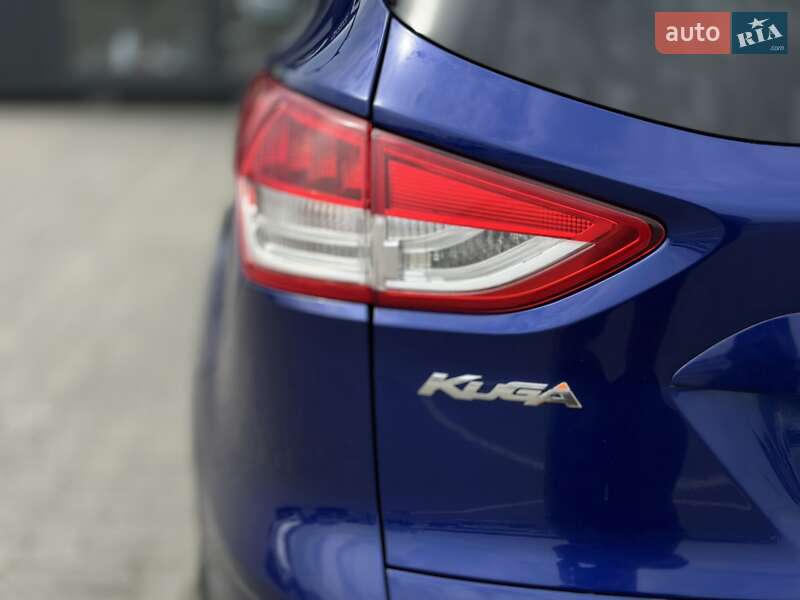 Позашляховик / Кросовер Ford Kuga 2013 в Чернівцях
