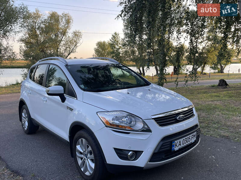 Внедорожник / Кроссовер Ford Kuga 2011 в 