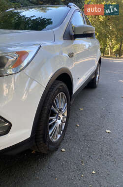 Внедорожник / Кроссовер Ford Kuga 2017 в 