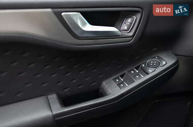 Внедорожник / Кроссовер Ford Kuga 2020 в 