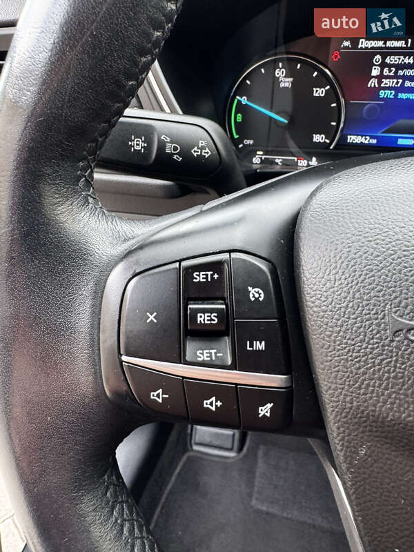 Внедорожник / Кроссовер Ford Kuga 2021 в Бродах