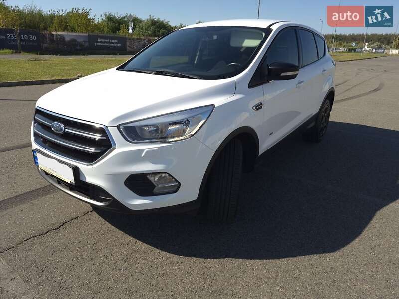 Внедорожник / Кроссовер Ford Kuga 2017 в Киеве