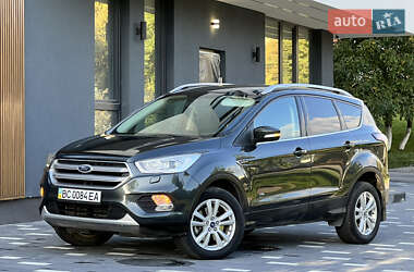 Внедорожник / Кроссовер Ford Kuga 2017 в 
