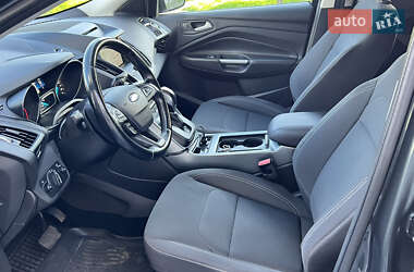 Внедорожник / Кроссовер Ford Kuga 2017 в 