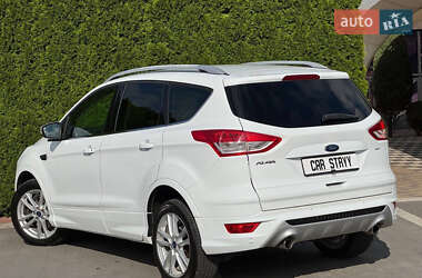 Внедорожник / Кроссовер Ford Kuga 2016 в 