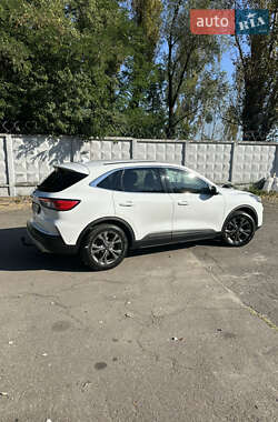 Внедорожник / Кроссовер Ford Kuga 2020 в 