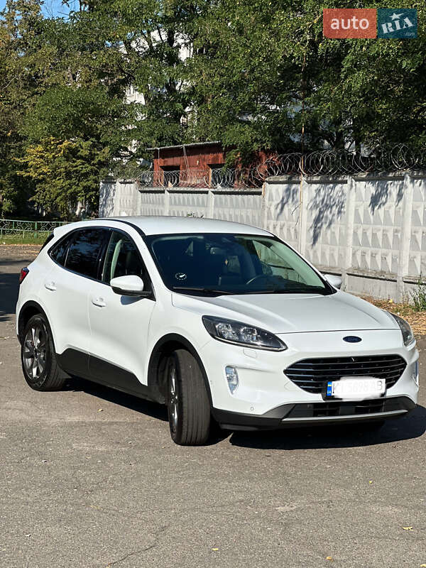 Внедорожник / Кроссовер Ford Kuga 2020 в 