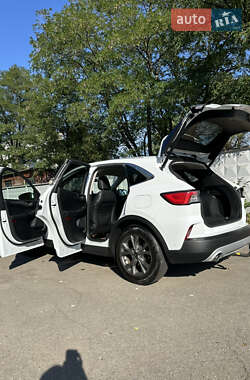 Внедорожник / Кроссовер Ford Kuga 2020 в 