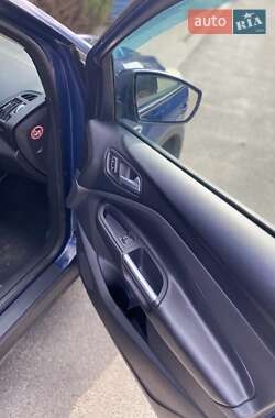 Внедорожник / Кроссовер Ford Kuga 2013 в 