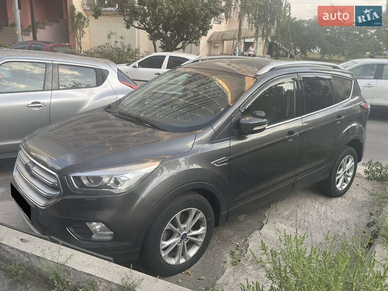Внедорожник / Кроссовер Ford Kuga 2019 в 