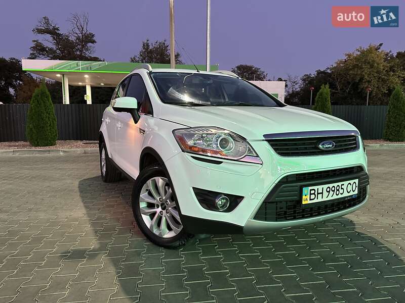 Внедорожник / Кроссовер Ford Kuga 2010 в 