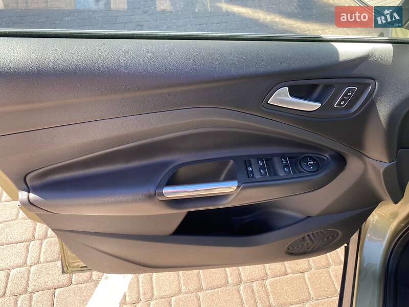 Внедорожник / Кроссовер Ford Kuga 2013 в Киеве