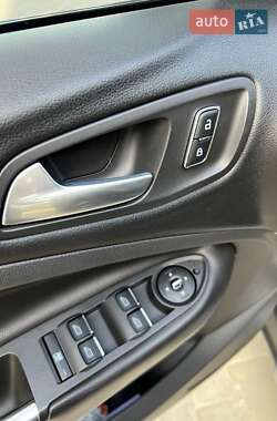 Внедорожник / Кроссовер Ford Kuga 2013 в 