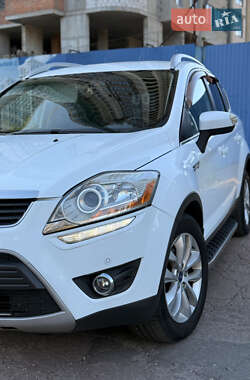 Внедорожник / Кроссовер Ford Kuga 2012 в 