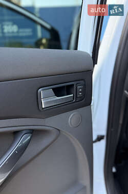 Внедорожник / Кроссовер Ford Kuga 2012 в 