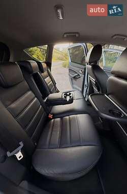Внедорожник / Кроссовер Ford Kuga 2012 в 