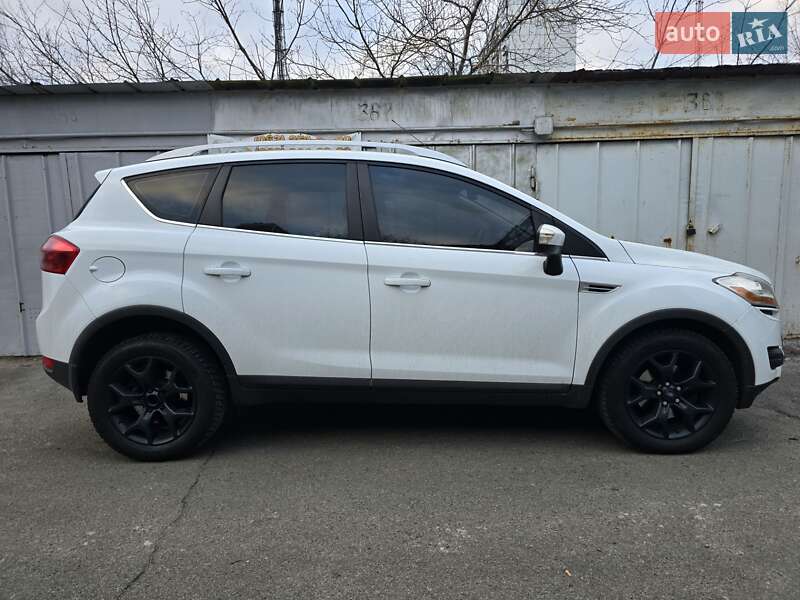 Позашляховик / Кросовер Ford Kuga 2010 в 