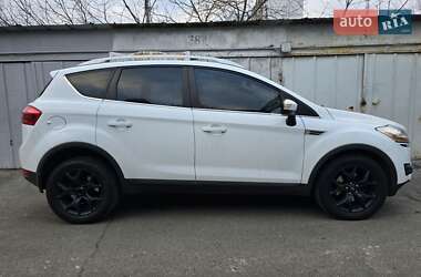 Позашляховик / Кросовер Ford Kuga 2010 в 