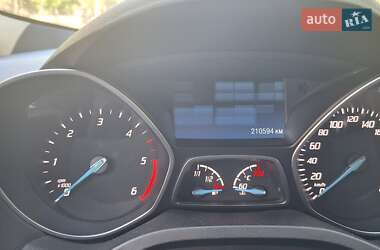 Внедорожник / Кроссовер Ford Kuga 2015 в 