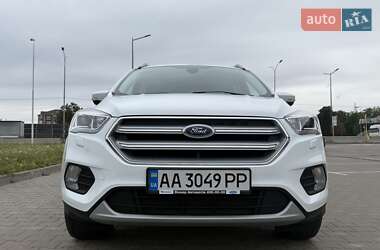 Внедорожник / Кроссовер Ford Kuga 2019 в 