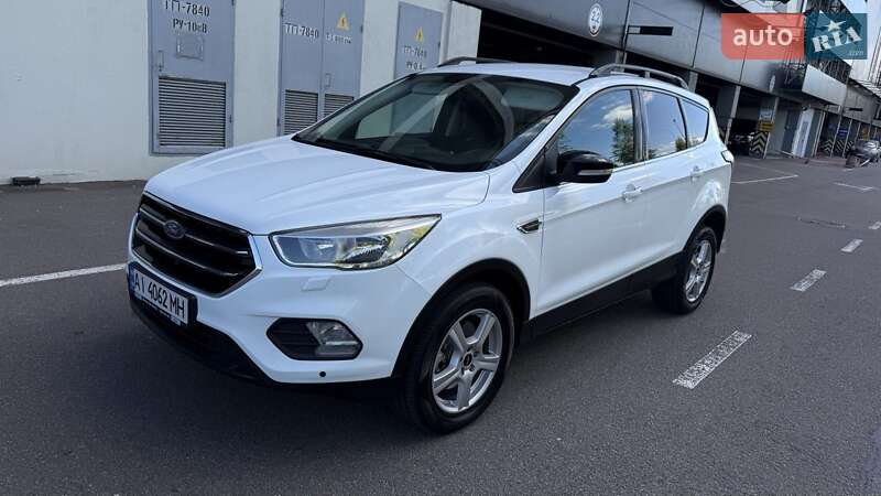Внедорожник / Кроссовер Ford Kuga 2017 в Киеве