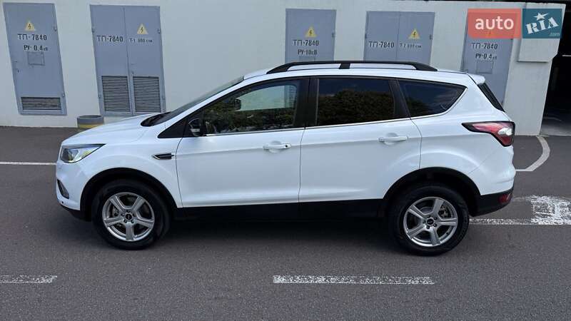 Внедорожник / Кроссовер Ford Kuga 2017 в Киеве