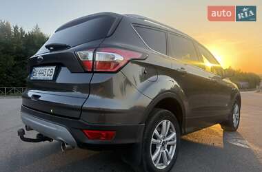 Внедорожник / Кроссовер Ford Kuga 2017 в 