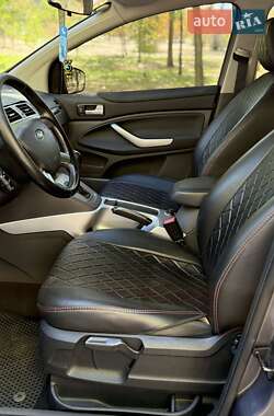 Внедорожник / Кроссовер Ford Kuga 2012 в 