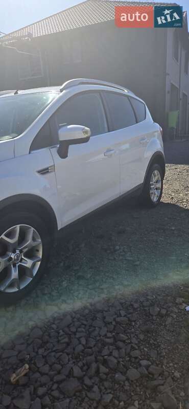 Позашляховик / Кросовер Ford Kuga 2010 в Луцьку