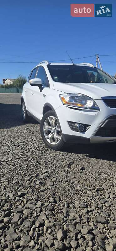 Внедорожник / Кроссовер Ford Kuga 2010 в 