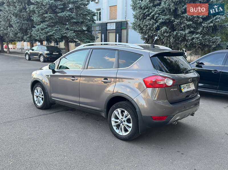 Внедорожник / Кроссовер Ford Kuga 2012 в 